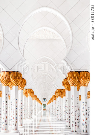 Sheikh Zayed Mosque`s hallway, white arches 33012782