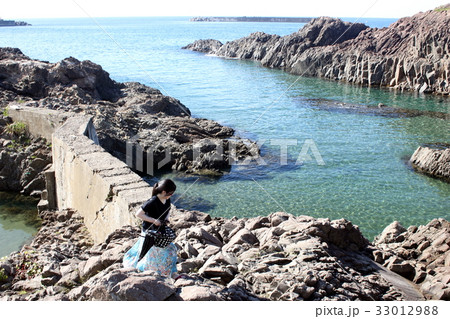 越前海岸で遊ぶ（福井県 福井市 和布町 鷹巣） 33012988