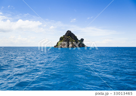 Rock Island in the blue sea 33013465