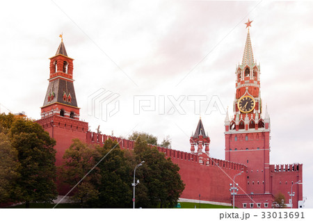 Kremlin wall and towers 33013691
