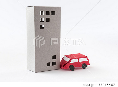 事故　衝突　交通　物損事故　建物　ビル 33015467