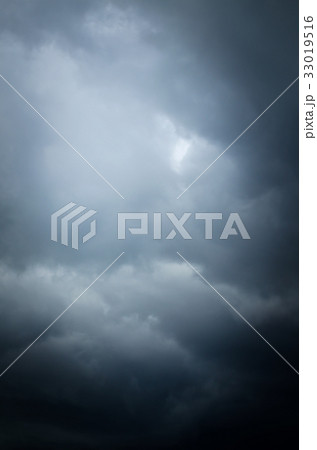 Background of dark clouds 33019516