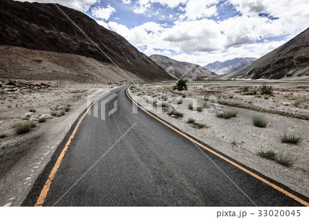 Road in Himalayas 33020045