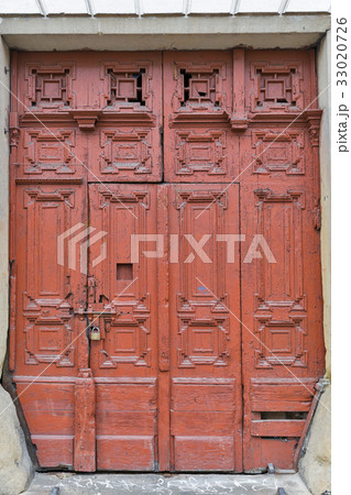 Ancient door closeup in Krakow, Poland. 33020726