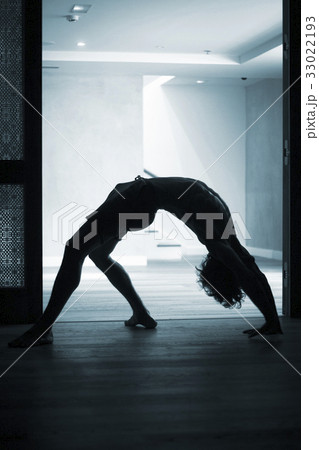 Yoga teacher backbend asana Yoga teacher backbend asana 33022193