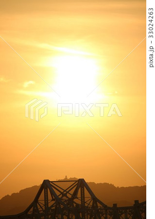 新潟長岡市長生橋の夕ぐれ 33024263