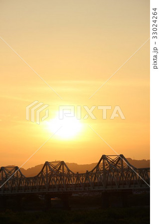 新潟長岡市長生橋の夕ぐれ 33024264