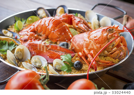 Paella with fresh lobster, clams, mussels, squid 33024440