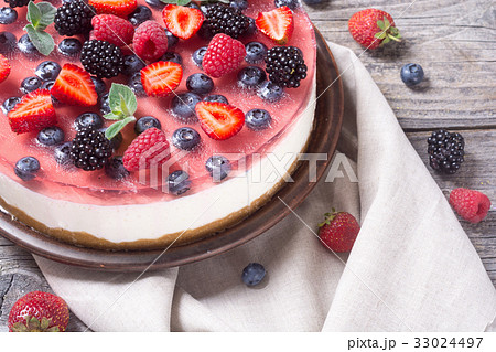 Cheesecake with blueberry 33024497