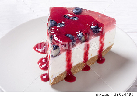 Cheesecake with blueberry 33024499