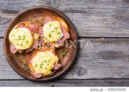 Eggs benedict with bacon Eggs benedict with bacon 33024500