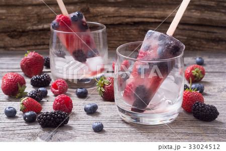 Colorful homemade popsicle 33024512