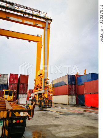 Rubber Tried Gantry Cranes (RTG) Rubber Tried Gantry Cranes (RTG) 33027951