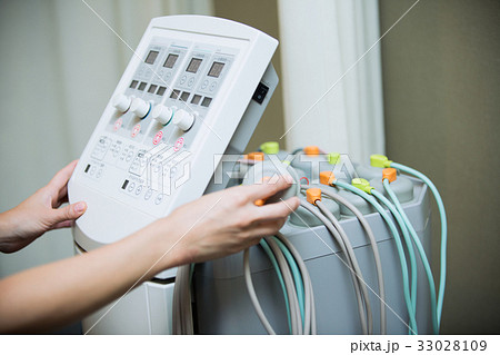 医療用低周波治療器 33028109