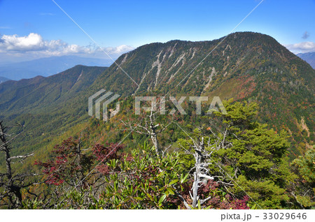 鋸山から見る秋の皇海山 33029646