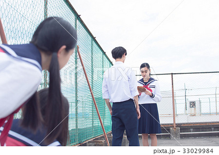 告白する高校生の写真素材