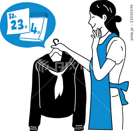 こどもの制服をしまう母親 33030346