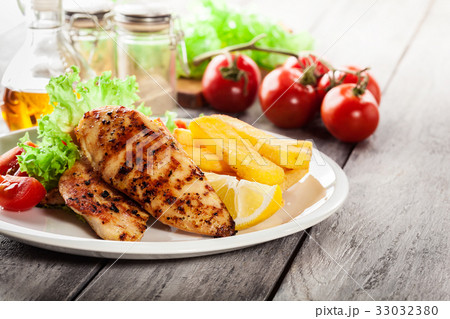 Grilled chicken breasts Grilled chicken breasts 33032380