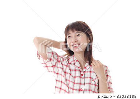寝起の女性 33033188