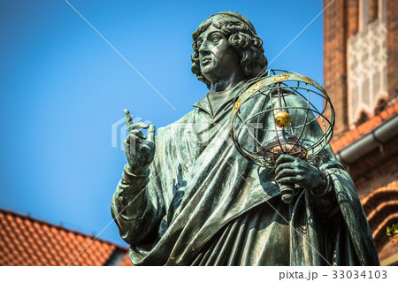 Monument of great astronomer Nicolaus Copernicus 33034103