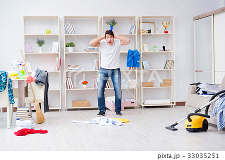 Man doing cleaning at home 33035251