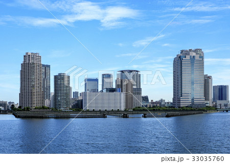 東京・豊洲運河・相生橋から豊洲を望む 33035760