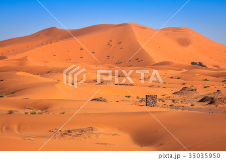 Sand Dunes of Erg Chebbi int he Sahara Desert, 33035950