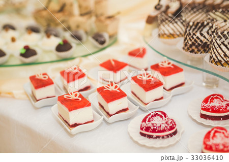 Delicious and tasty dessert table with cupcakes 33036410