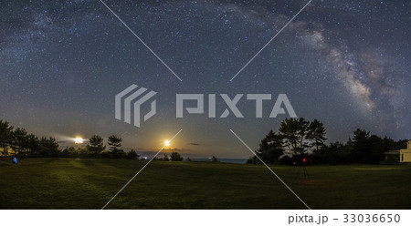 milkyway with Lyrid's meteor shower 22 april 2017 33036650