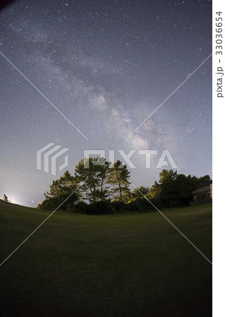 milkyway with Lyrid's meteor shower 22 april 2017 33036654