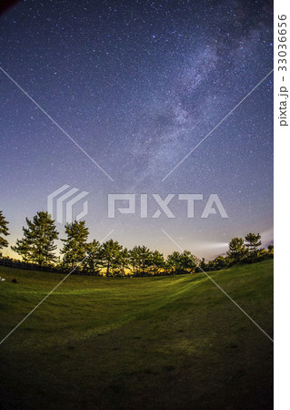 milkyway with Lyrid's meteor shower 22 april 2017 33036656