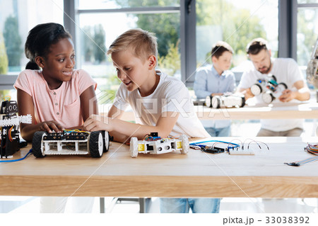 Boy and girl discussing the construction of a 33038392