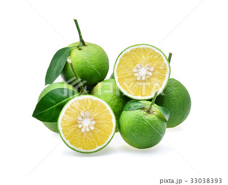 sweet orange(Citrus medica Linn) on white  33038393