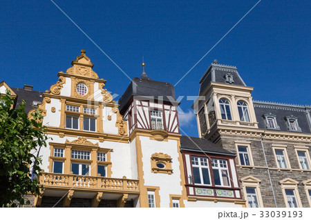 Historic houses fronts in Bernkastel-Kues 33039193