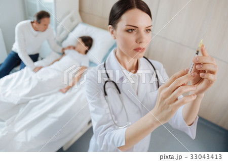 Selective focus of a medical syringe 33043413