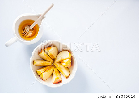 Apples, pomegranate and honey for Rosh Hashanah Apples, pomegranate and honey for Rosh Hashanah 33045014