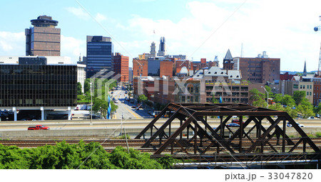 Aerial view of traffic in Rochester, New York 33047820