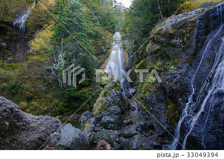 秋の三本滝 33049394
