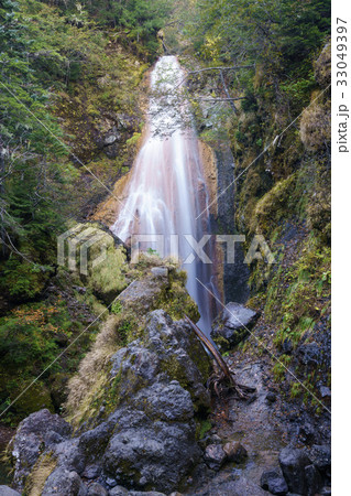 秋の三本滝 33049397