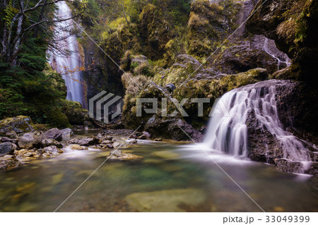 秋の三本滝 33049399