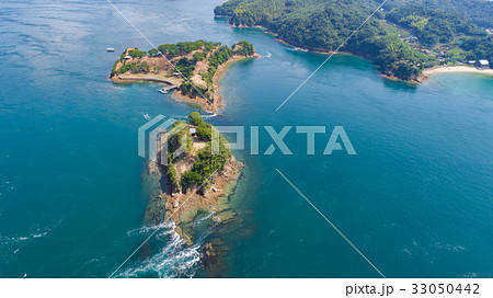 能島（愛媛県今治市／しまなみ海道）を上空から望む風景 33050442