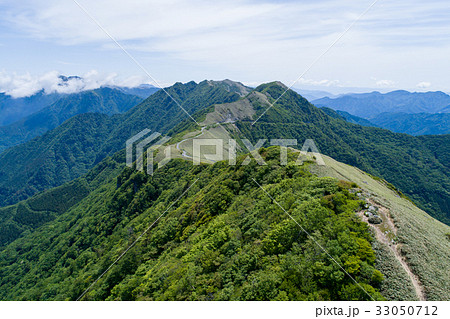 自念子ノ頭(じねんごのかしら)/石鎚山系 空撮 自念子ノ頭(じねんごのかしら)/石鎚山系 空撮 33050712
