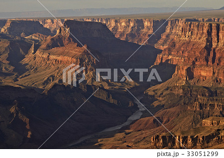 デザート・ビューより北方面のコロラド河夕景望遠 33051299