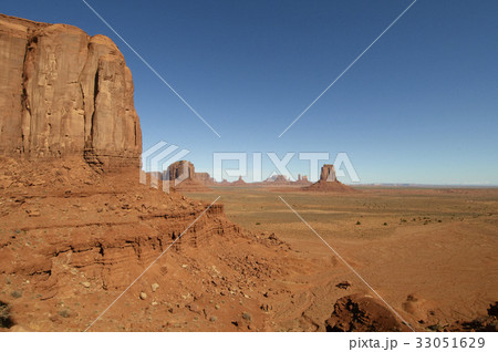 右奥に映画で出てくるモニュメント 33051629