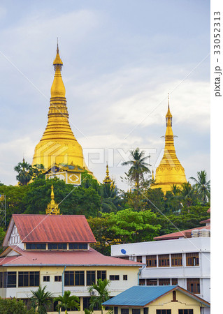Shwedagon Pagoda of Myanmar 33052313