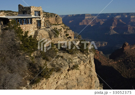 グランドキャニオンを見下ろす古いルックアウト・スタジオ グランドキャニオンを見下ろす古いルックアウト・スタジオ 33052375