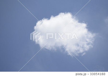 まーるい綿雲 青空に白く浮かんだ綿雲 ぽっかり浮かんだ白い綿雲 まーるい綿雲 青空に白く浮かんだ綿雲 ぽっかり浮かんだ白い綿雲 33054160