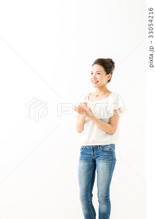 喜ぶ女性 喜ぶ女性 33054216
