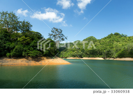 Beautiful Reservoir and skyline 33060938