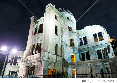 Bomb Dome in Hiroshima of Japan at night 33061424